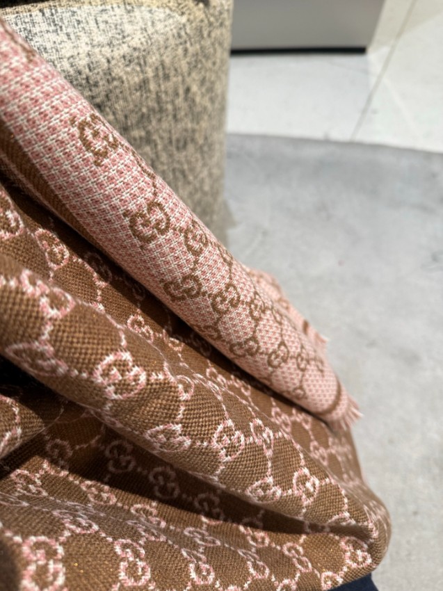 グッチ 高再現度スカーフ 偽物 バレない再現度 2025新作 精密ディテール 高級感仕上げ 上質感 選ばれる理由あり_5