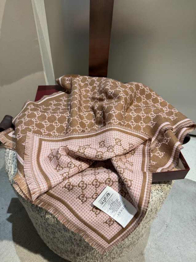 グッチ 高再現度スカーフ 偽物 バレない再現度 2025新作 精密ディテール 高級感仕上げ 上質感 選ばれる理由あり_3