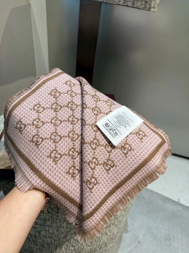 グッチ 高再現度スカーフ 偽物 バレない再現度 2025新作 精密ディテール 高級感仕上げ 上質感 選ばれる理由あり_4