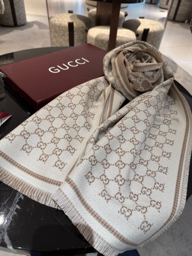 グッチ 高再現度スカーフ コピー 2025新作 精密ディテール 高級感仕上げ 上質感 選ばれる理由あり リピーター多数 人気モデル_2