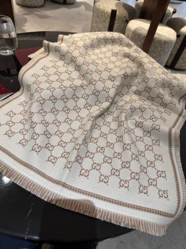 グッチ 高再現度スカーフ コピー 2025新作 精密ディテール 高級感仕上げ 上質感 選ばれる理由あり リピーター多数 人気モデル_5