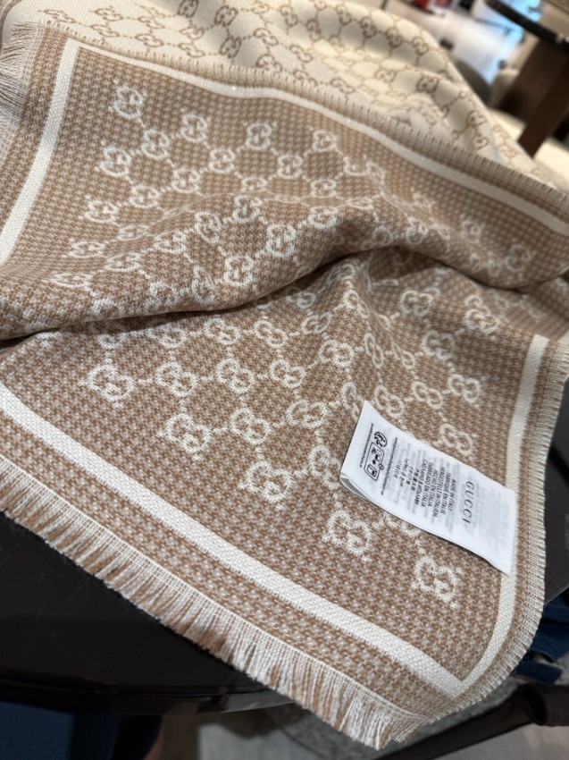 グッチ 高再現度スカーフ コピー 2025新作 精密ディテール 高級感仕上げ 上質感 選ばれる理由あり リピーター多数 人気モデル_6