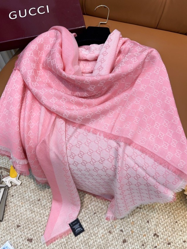 グッチ 高再現度スカーフ ブランド コピー 安全通販 2025新作 精密ディテール 高級感仕上げ 上質感 リピーター多数_2