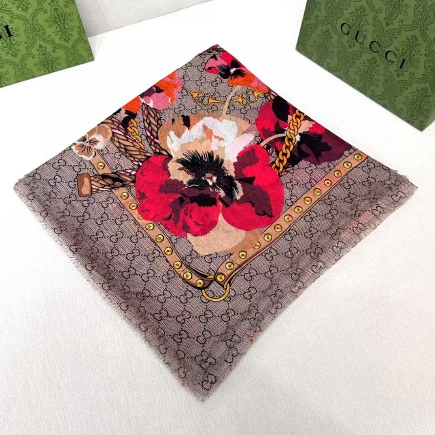 グッチ 高再現度スカーフ n級 2025新作 精密ディテール 高級感仕上げ 上質感 選ばれる理由あり 華やかデザイン_4