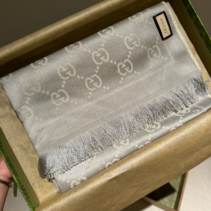 グッチ 高再現度スカーフ コピー 2025新作 精密ディテール 上質感 高級感仕上げ シンプルデザイン リピーター多数_4