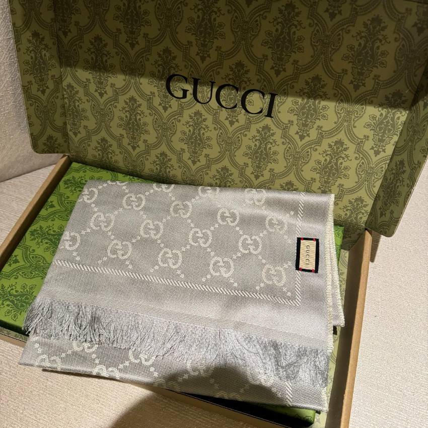 グッチ 高再現度スカーフ コピー 2025新作 精密ディテール 上質感 高級感仕上げ シンプルデザイン リピーター多数_5
