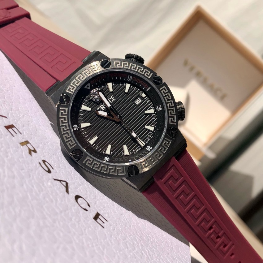 ヴェルサーチ 偽物 バレない再現度 高級感仕上げ 高再現度 職人技術再現 メンズ腕時計 ブラック×ボルドー 2025新作_1