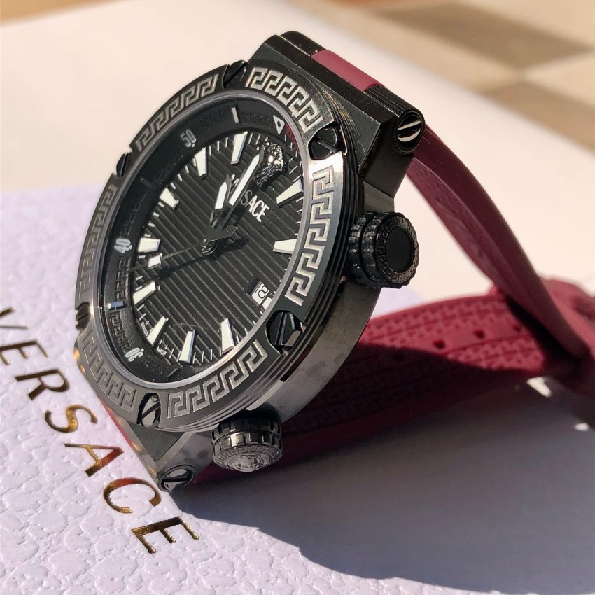 ヴェルサーチ 偽物 バレない再現度 高級感仕上げ 高再現度 職人技術再現 メンズ腕時計 ブラック×ボルドー 2025新作_9