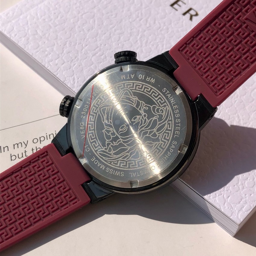 ヴェルサーチ 偽物 バレない再現度 高級感仕上げ 高再現度 職人技術再現 メンズ腕時計 ブラック×ボルドー 2025新作_4