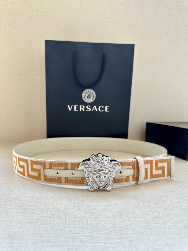 ヴェルサーチ 偽物 バレない再現度 高級感仕上げ 上質な質感 精密ディテール メンズベルト メデューサバックル 2025新作_1