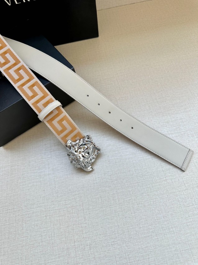 ヴェルサーチ 偽物 バレない再現度 高級感仕上げ 上質な質感 精密ディテール メンズベルト メデューサバックル 2025新作_4