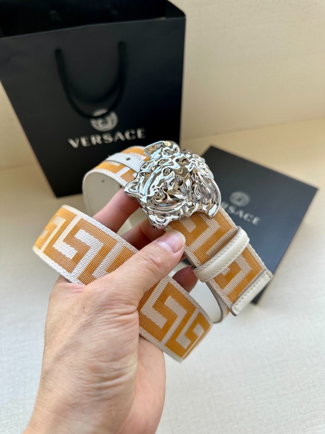 ヴェルサーチ 偽物 バレない再現度 高級感仕上げ 上質な質感 精密ディテール メンズベルト メデューサバックル 2025新作_6