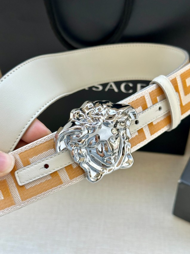 ヴェルサーチ 偽物 バレない再現度 高級感仕上げ 上質な質感 精密ディテール メンズベルト メデューサバックル 2025新作_5