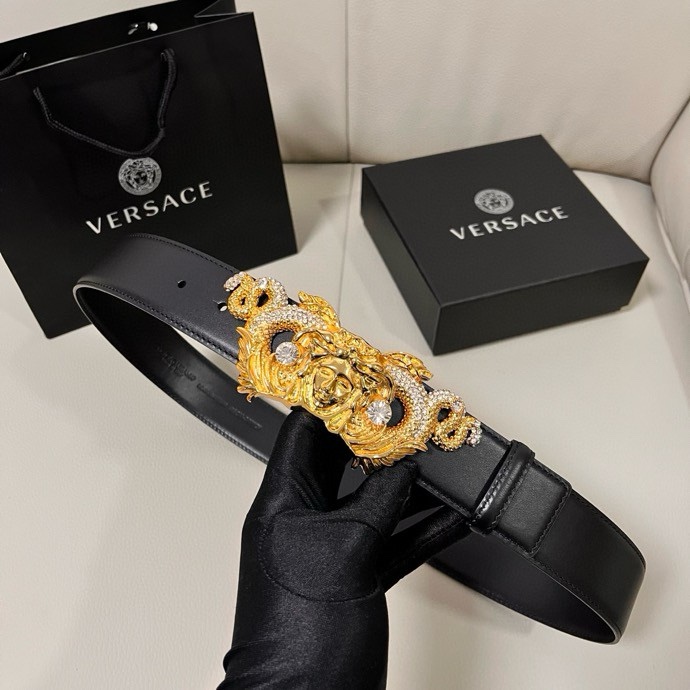 ヴェルサーチ 芸能人愛用 高級感仕上げ 圧倒的存在感 高再現度 ゴールドメデューサ メンズベルト 2025新作_2