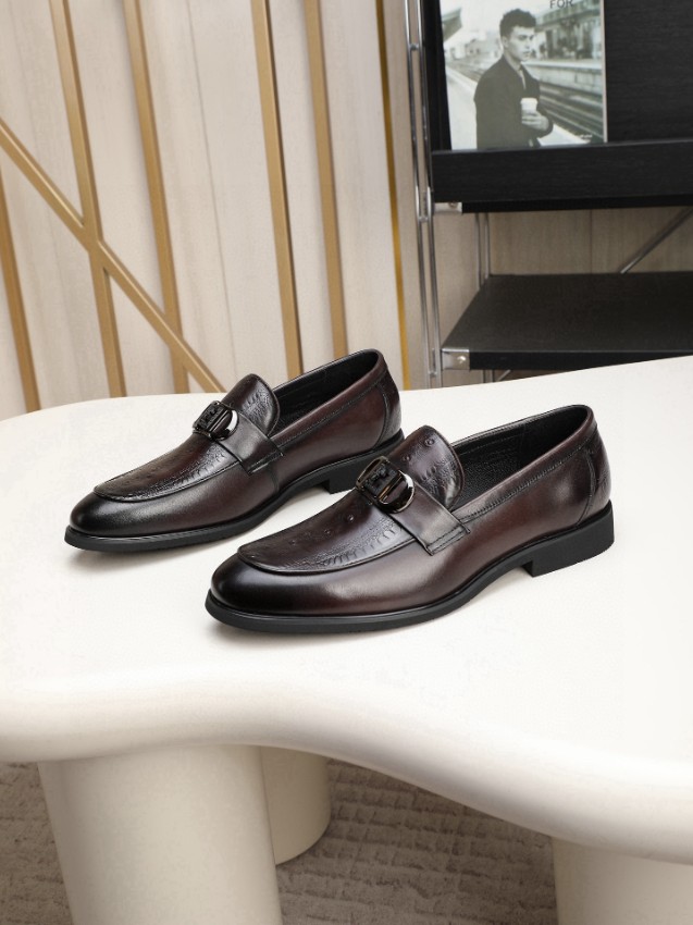 ヴェルサーチ AAA級レプリカ 高級感仕上げ 上質レザー使用 丁寧な縫製 ダークブラウンローファー_1