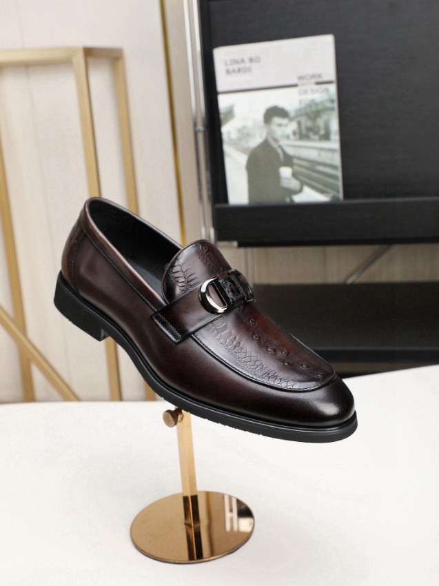 ヴェルサーチ AAA級レプリカ 高級感仕上げ 上質レザー使用 丁寧な縫製 ダークブラウンローファー_2