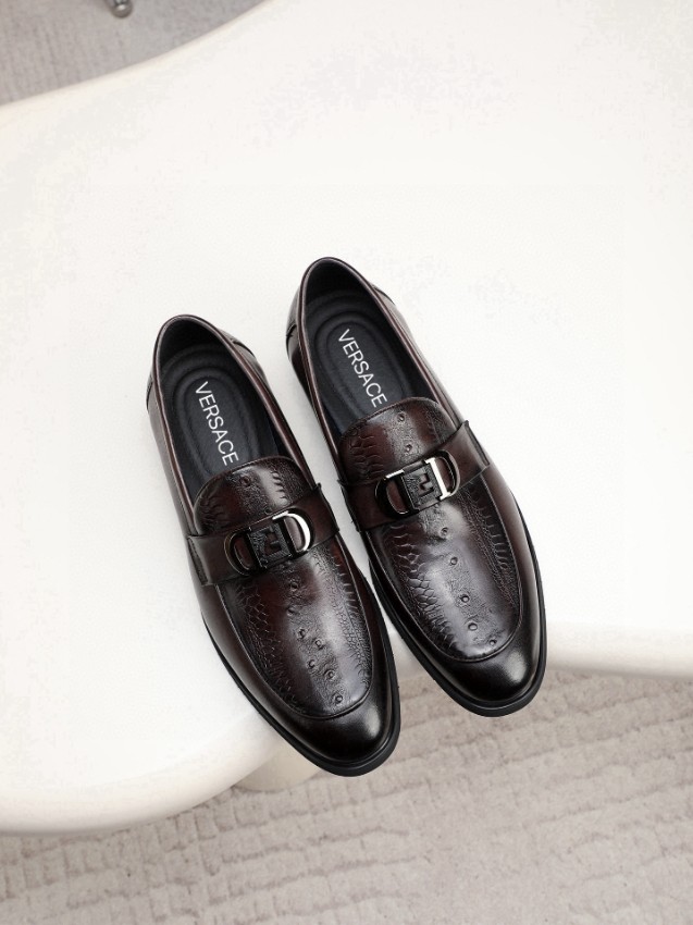 ヴェルサーチ AAA級レプリカ 高級感仕上げ 上質レザー使用 丁寧な縫製 ダークブラウンローファー_3