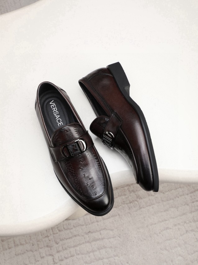 ヴェルサーチ AAA級レプリカ 高級感仕上げ 上質レザー使用 丁寧な縫製 ダークブラウンローファー_6