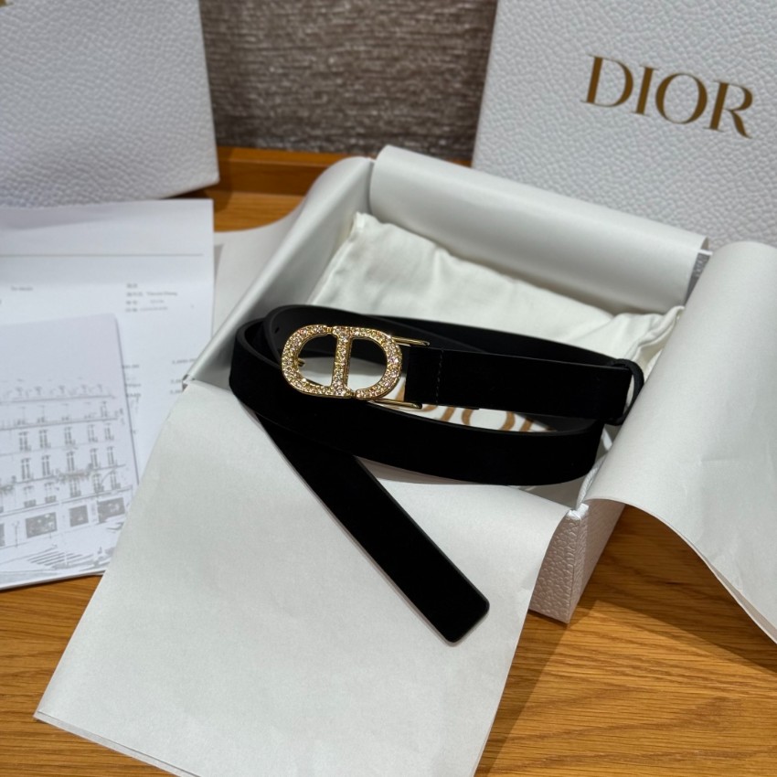 ディオール 偽物 バレない再現度 高級感仕上げ 上質スエード素材 精密ディテール クリスタルCDバックルベルト_2