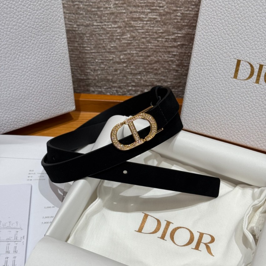 ディオール 偽物 バレない再現度 高級感仕上げ 上質スエード素材 精密ディテール クリスタルCDバックルベルト_1