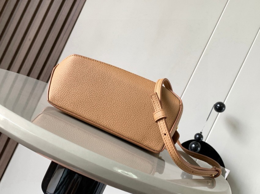 ロエベ タン ミニバッグ 優良サイト 上質レザー仕様 高級感仕上げ 数量限定入荷 人気レディースモデル_3