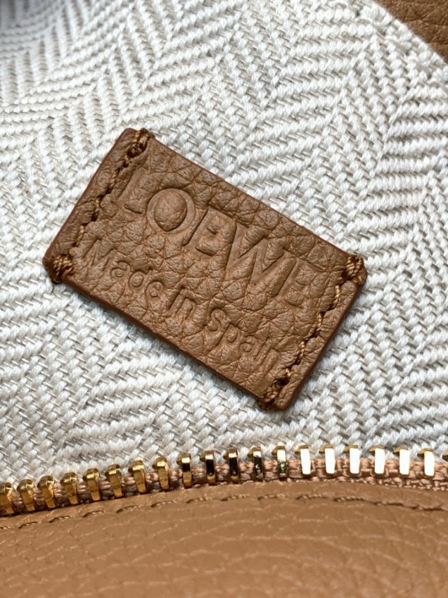 ロエベ タン ミニバッグ 優良サイト 上質レザー仕様 高級感仕上げ 数量限定入荷 人気レディースモデル_8