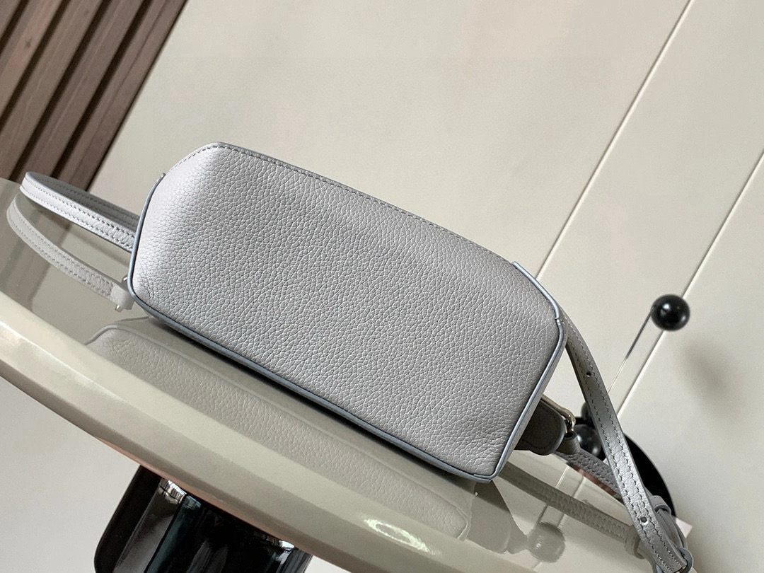 ロエベ グレー ミニバッグ スーパーコピー 優良サイト 高品質レザー仕様 上品デザイン 高再現度 人気モデル_7