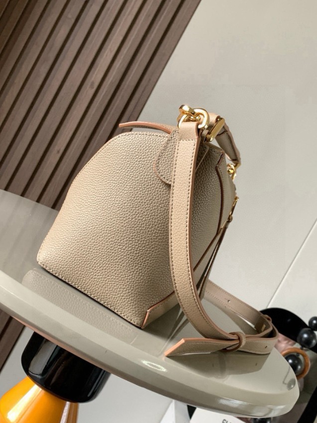 ロエベ サンドベージュ バッグ 優良サイト 高品質レザー仕様 職人技術再現 上品カラー 高再現度モデル_2