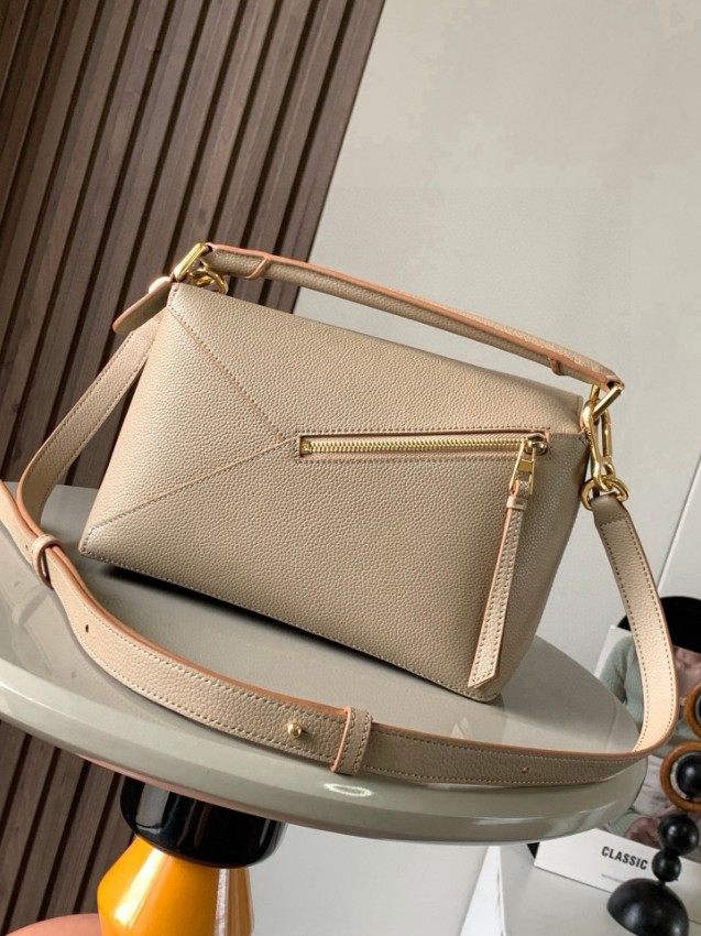 ロエベ サンドベージュ バッグ 優良サイト 高品質レザー仕様 職人技術再現 上品カラー 高再現度モデル_1