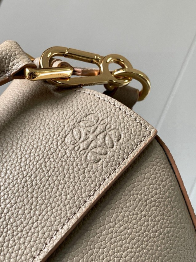 ロエベ サンドベージュ バッグ 優良サイト 高品質レザー仕様 職人技術再現 上品カラー 高再現度モデル_5