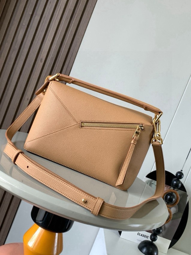ロエベ ライトキャメル バッグ スーパーコピー 優良サイト 高級感仕上げ 本革使用 上質フォルム_1