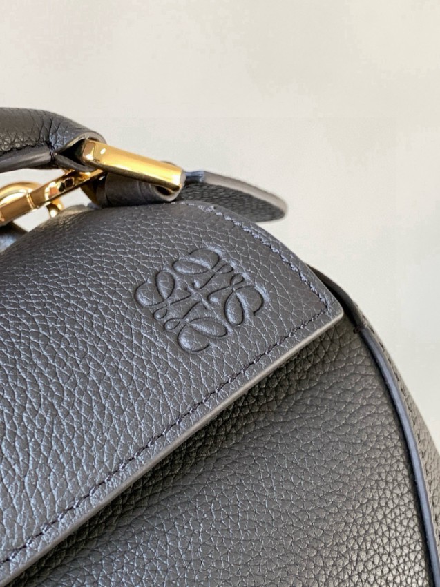 ロエベ チャコールグレー バッグ 偽物 バレない再現度 高級感漂う 本格派仕様 上質レザー 高再現度モデル_7