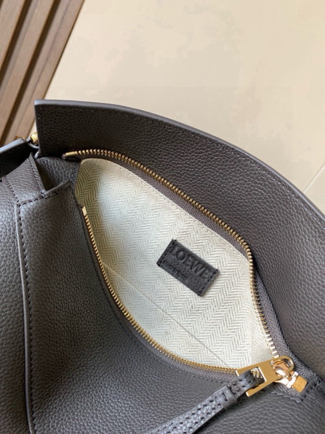 ロエベ チャコールグレー バッグ 偽物 バレない再現度 高級感漂う 本格派仕様 上質レザー 高再現度モデル_8