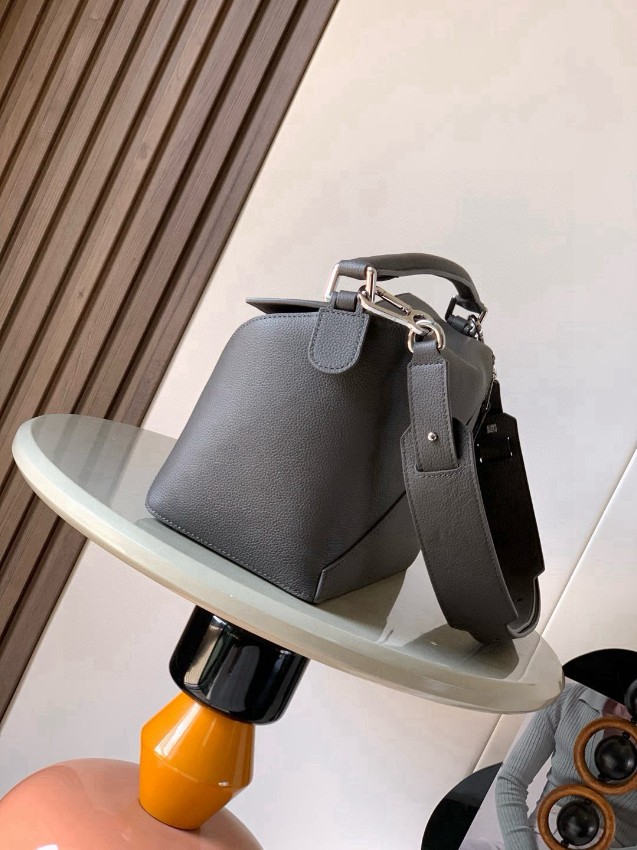 ロエベ チャコールグレー バッグ 優良サイト 高級感仕上げ 上質レザー素材 職人技再現 高再現度モデル_1