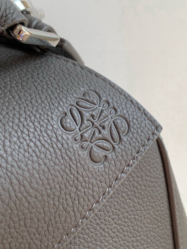 ロエベ チャコールグレー バッグ 優良サイト 高級感仕上げ 上質レザー素材 職人技再現 高再現度モデル_6