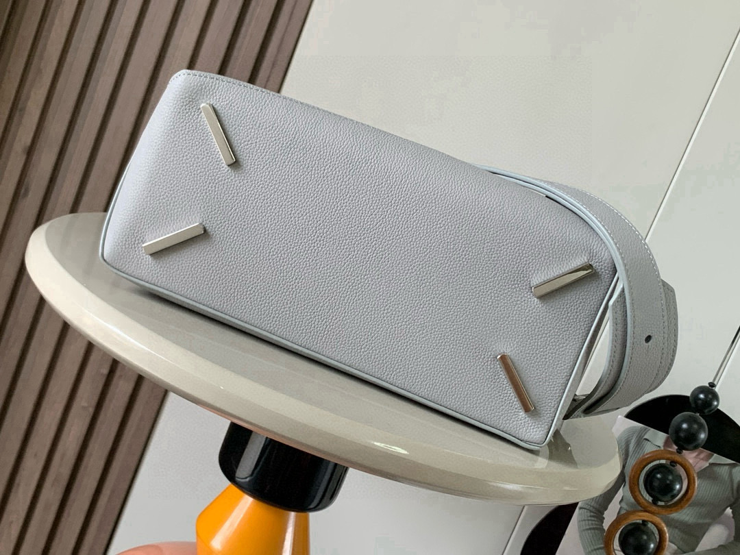 ロエベ ライトグレー バッグ ブランド コピー 安全通販 高級感漂う 上質な質感 正確なステッチ_4