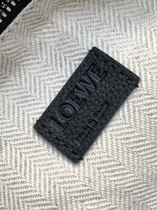 2025新作 ロエベ 偽物 パズルバッグ 高再現度 高品質仕上げ 上質感あふれる発送保証付き安心サイト_8