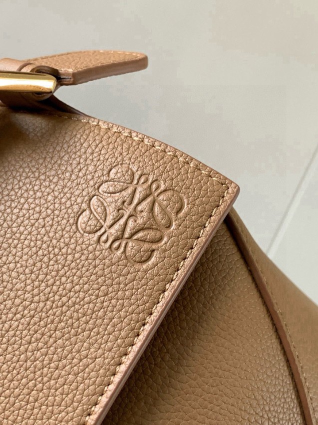 2025新作 ロエベ 格安 パズルバッグ キャメル 高再現度 高級感仕上げ 丁寧な縫製 安心サイト対応_4