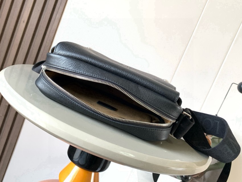 2025新作 ロエベ 偽物 バレない再現度 ショルダーバッグ 高品質仕上げ 上質レザー 丁寧な縫製 発送保証付き_4