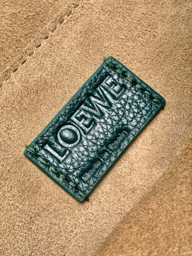 2025新作 ロエベ AAA級レプリカ ショルダーバッグ グリーン 高品質仕上げ 上質レザー 丁寧な縫製 発送保証付き_8