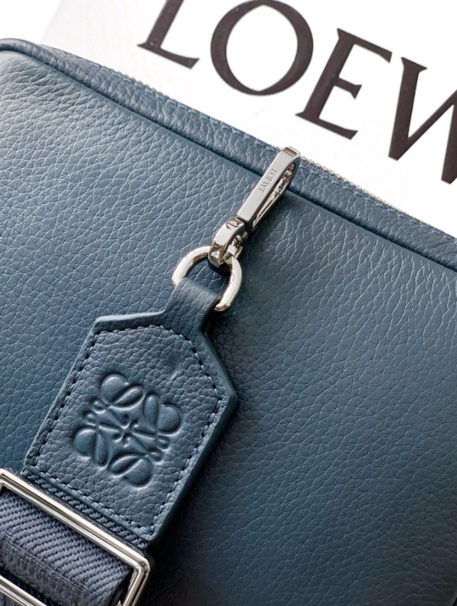 2025新作 ロエベ ショルダーバッグ スーパーコピー ブルー 高再現度 高品質仕上げ 上質感あふれる発送保証付き_4