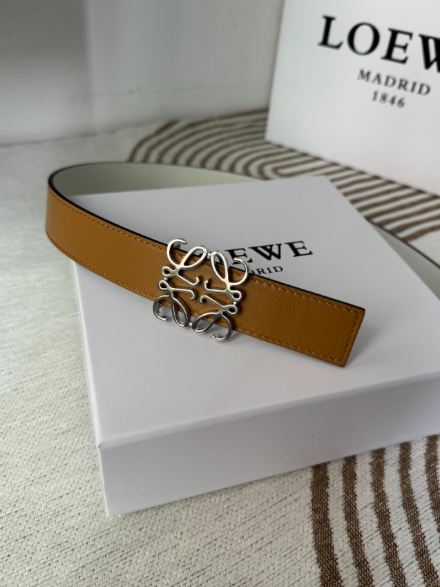 ロエベ ベルト 高再現度 ブランド コピー 職人技術再現 上質レザー仕様 高級感漂う 精密ディテール 安心サイト対応_1