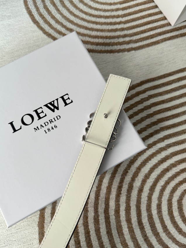 ロエベ ベルト 高再現度 ブランド コピー 職人技術再現 上質レザー仕様 高級感漂う 精密ディテール 安心サイト対応_2