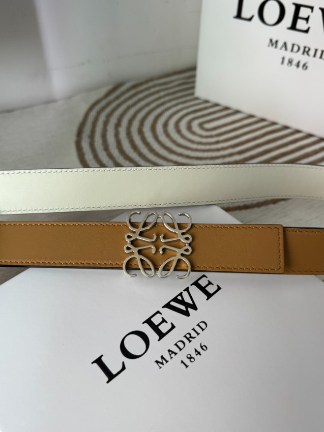 ロエベ ベルト 高再現度 ブランド コピー 職人技術再現 上質レザー仕様 高級感漂う 精密ディテール 安心サイト対応_4