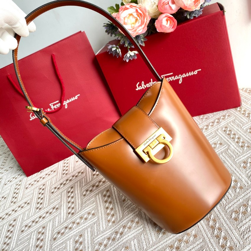 フェラガモ バケットバッグ ブランド コピー 安全通販 高再現度仕様 即納対応 職人技術再現 高級感漂う仕上げ レディース人気_6