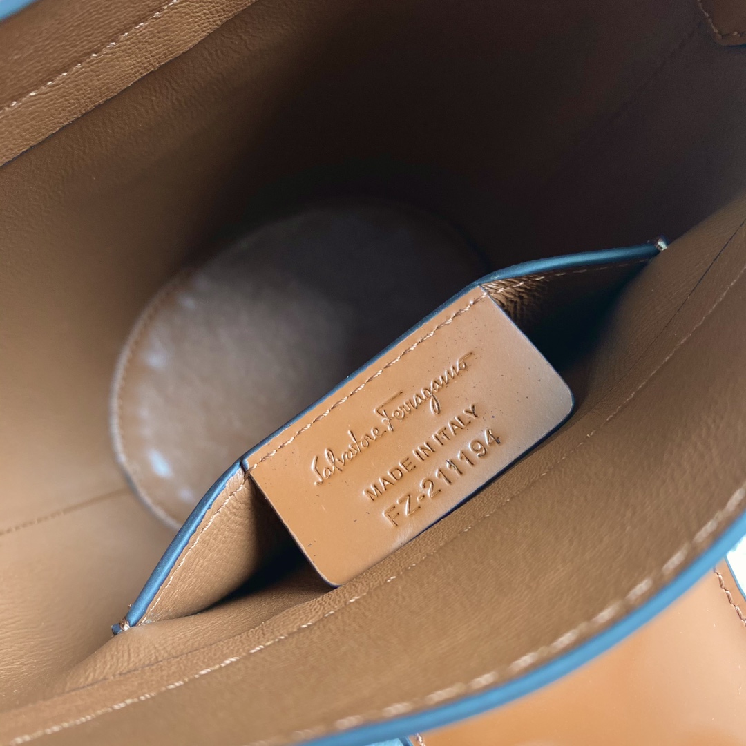 フェラガモ バケットバッグ ブランド コピー 安全通販 高再現度仕様 即納対応 職人技術再現 高級感漂う仕上げ レディース人気_8