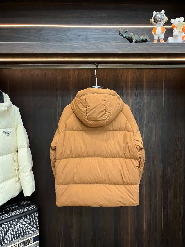 プラダ ダウンジャケット メンズ 偽物 バレない再現度 安心の日本倉庫 正確な刻印仕様 高品質ナイロン素材 軽量で暖かいフード付き_2