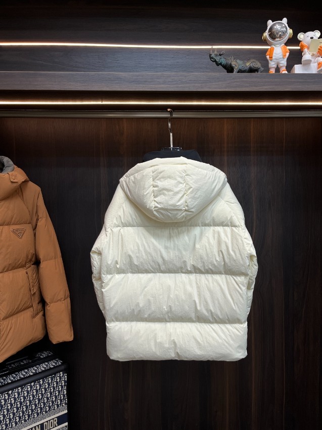 プラダ ダウンジャケット 優良サイト メンズ レディース 丁寧な縫製 高評価口コミ多数 ホワイトカラー 軽量 防寒性抜群 フード付きモデル_1
