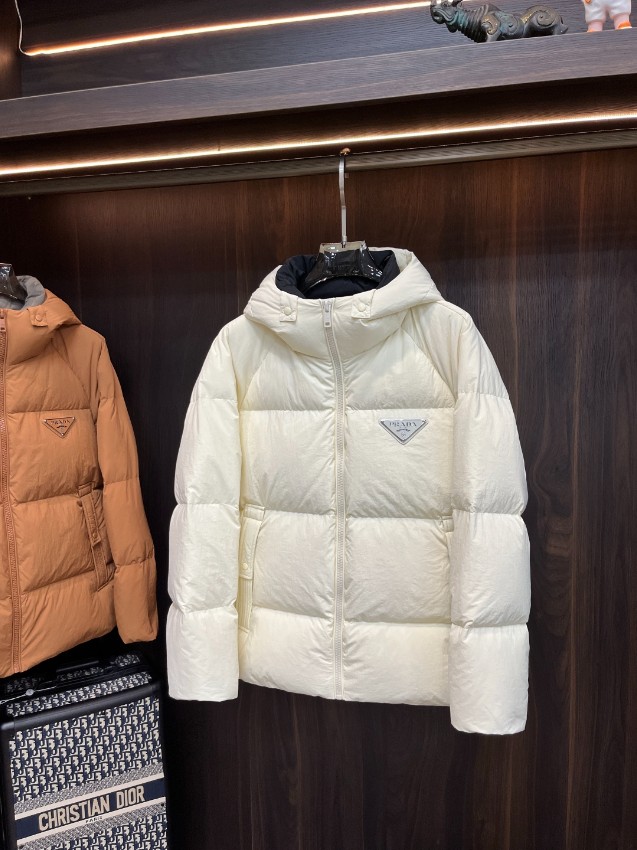 プラダ ダウンジャケット 優良サイト メンズ レディース 丁寧な縫製 高評価口コミ多数 ホワイトカラー 軽量 防寒性抜群 フード付きモデル_2