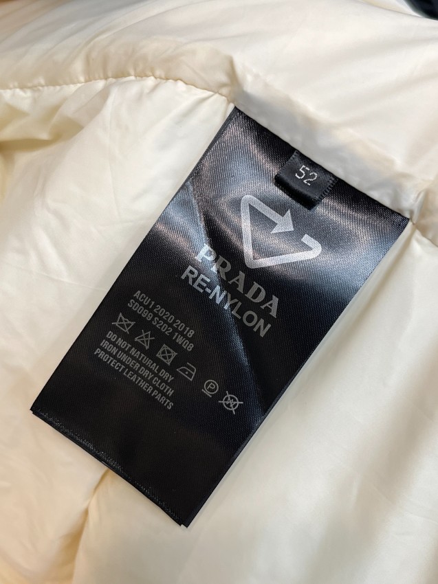 プラダ ダウンジャケット 優良サイト メンズ レディース 丁寧な縫製 高評価口コミ多数 ホワイトカラー 軽量 防寒性抜群 フード付きモデル_6